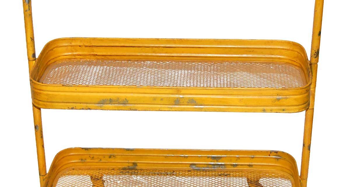 Dejligt gult rullebord i perforeret jern fra det kendte brand Trademark Living