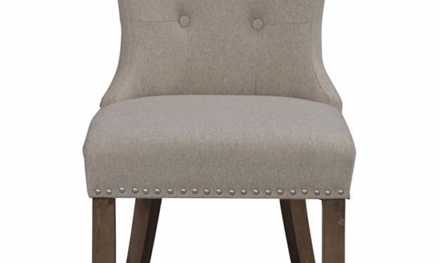 Adele spisebordsstol – beige stof m. træben, sølvnitter