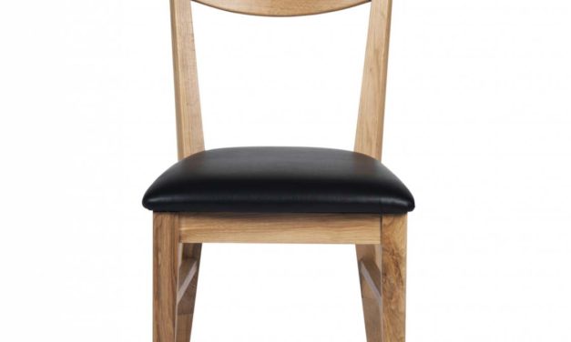 Dylan spisebordsstol – lakeret eg, sort PU læderhynde