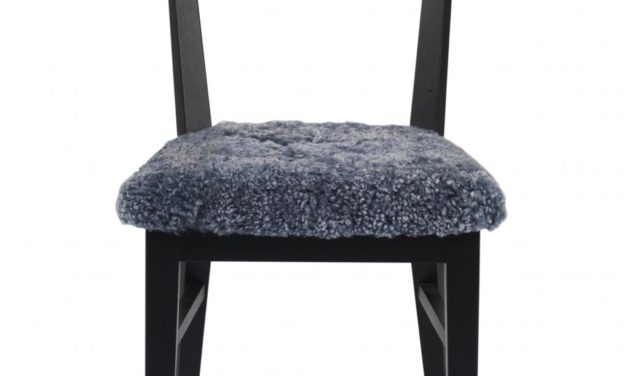 Dylan spisebordsstol – sort eg, fåreskindshynde