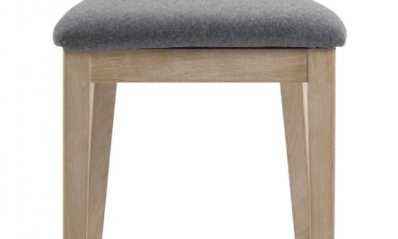 Dylan barstol – hvidpigmenteret eg, grå stofhynde