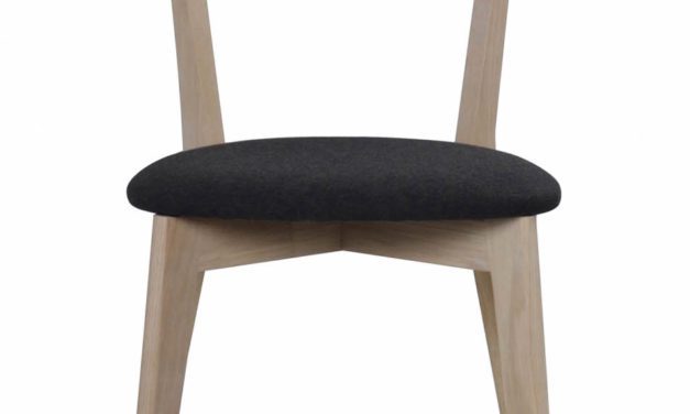 Ami spisebordsstol – hvidpigmenteret eg og mørkegråt filt