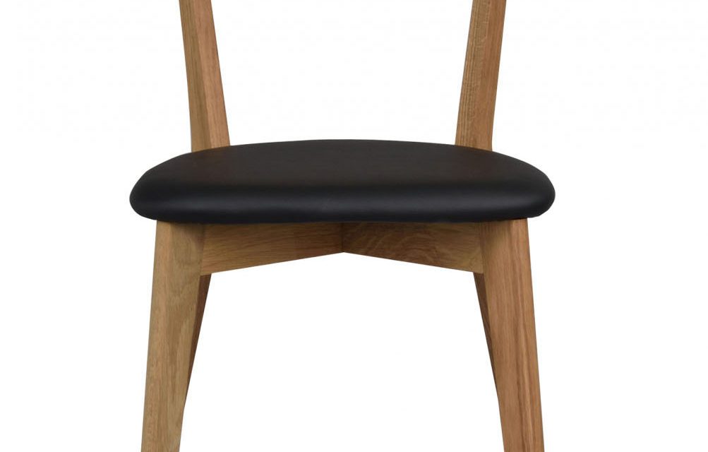 Ami spisebordsstol – lakeret eg og sort PU læder