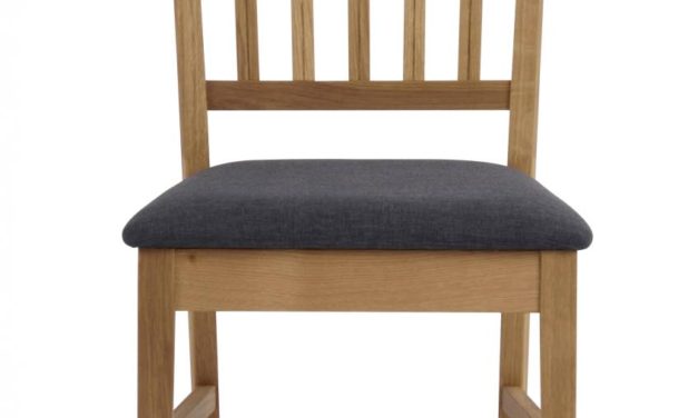 Filippa spisebordsstol – Olieret eg, grå stofhynde