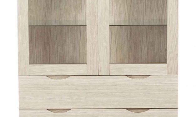 Filippa vitrineskab – hvidolieret eg, m. 2 glaslåger og 2 skuffer