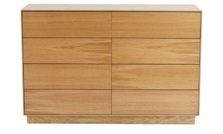 Tore kommode – Lakeret egetræ, 8 push-to-open låger
