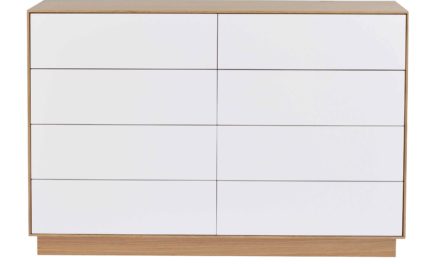 Tore kommode – Hvidt og lakeret egetræ, 8 push-to-open låger