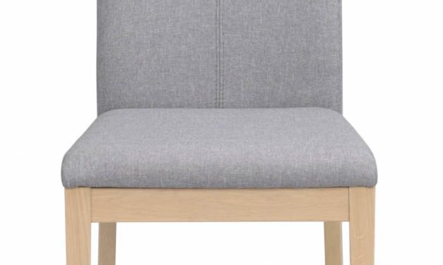 Amanda spisebordsstol – lysegråt stof og hvidolieret træ