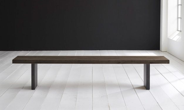 Stilfuld spisebordsbænk med t-ben i smoked træ og metal fra brandet Concept 4 You