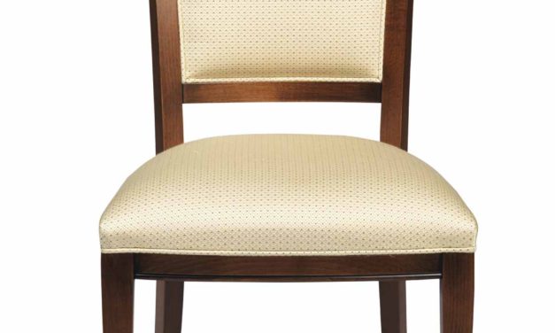 Sabrina spisebordsstol – Lakeret træ, beige stof hynde