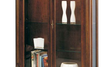 Mozart vitrineskab – valnød m. 2 glaslåger og 2 skuffer