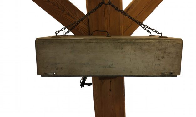 SJ&Auml;LS&Ouml; NORDIC Lampe lavet af gammel kuffert