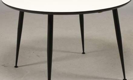 FURBO Spisebord, hvid laminat. sorte metal ben, ø 100 cm.