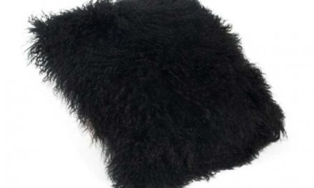 Tibetan lammeskinds pude, sort, 40cm.