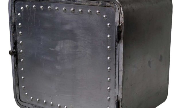 TRADEMARK LIVING Jernkabinet med hjul i rå fabriksstil