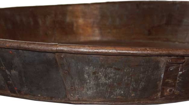 TRADEMARK LIVING Stort rustikt jernfad