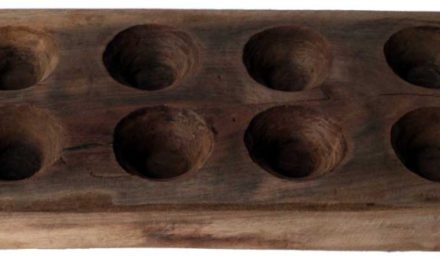 TRADEMARK LIVING Skøn træbakke – kalaha brætspil