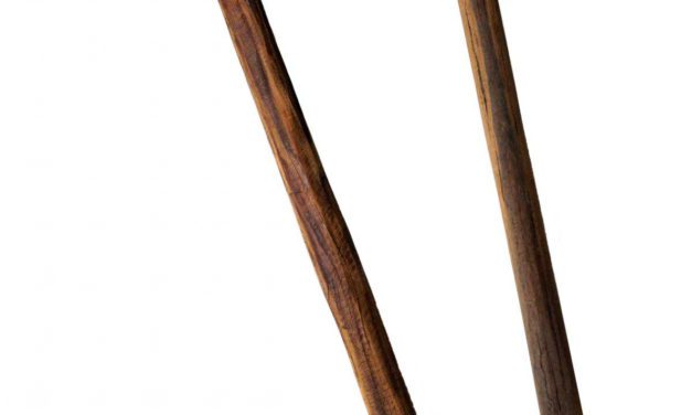 Gammel rå træhammer med smuk patina.