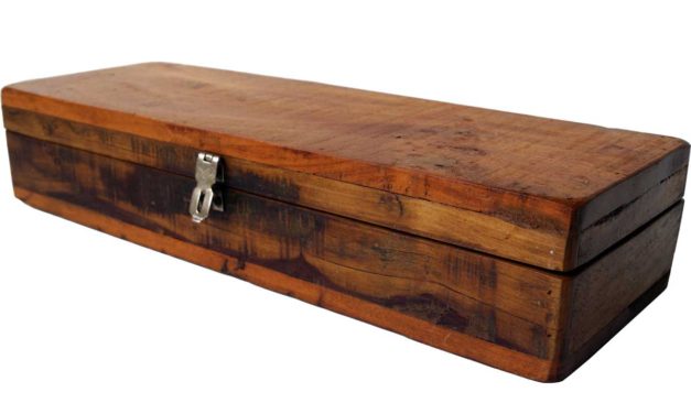 TRADEMARK LIVING Trææske med låg og rumopdeling