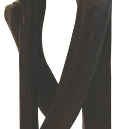 TRADEMARK LIVING Indisk træfigur – spillemand med blæseinstrument – sort