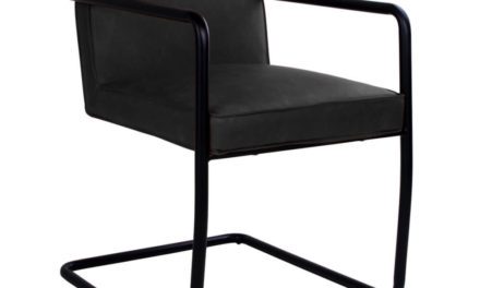 HOUSE NORDIC Valbo spisebordsstol med armlæn i sort kunstlæder