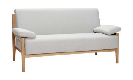 HÜBSCH 2 persons sofa af blåt stof og egetræ