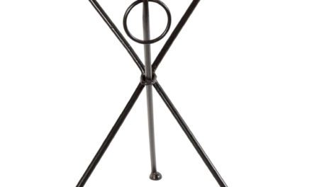 TRADEMARK LIVING Elegant rundt sidebord med blank bakke