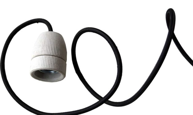 TRADEMARK LIVING Hvid porcelænsfatning med sort ledning