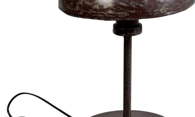 TRADEMARK LIVING Bordlampe – jern med klar lak