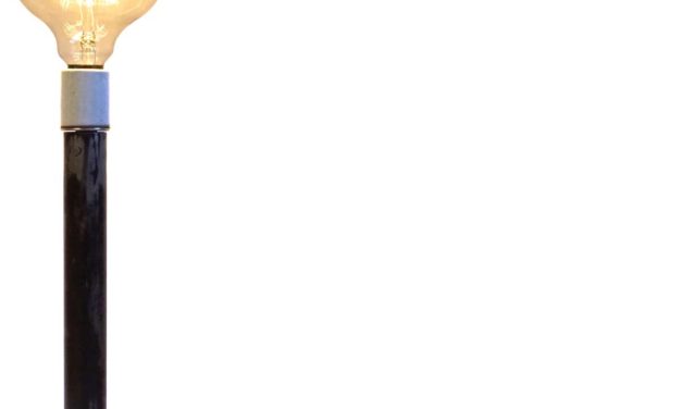 TRADEMARK LIVING bordlampe – jern med klar lak – stor