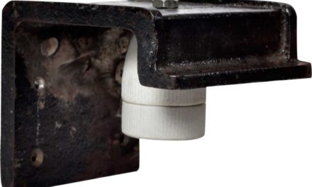 TRADEMARK LIVING Væglampe i støbejern – sort/cream