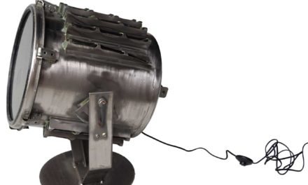 TRADEMARK LIVING Stor gammel projektør – gulvlampe