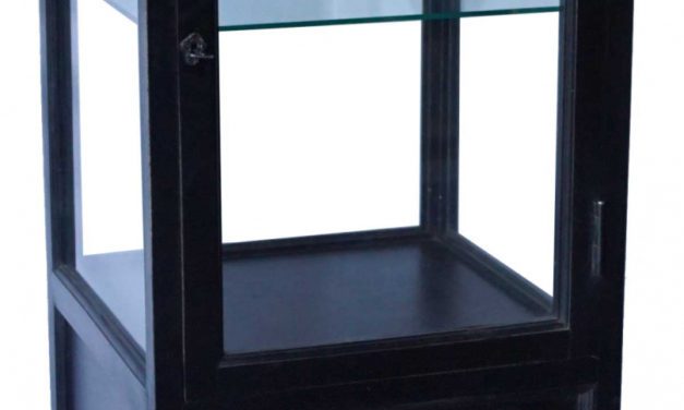 TRADEMARK LIVING Kabinetskab i træ og med glaslåge og hylde samt stor skuffe