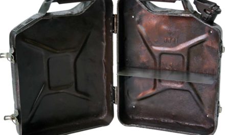 TRADEMARK LIVING Gammel benzindunk til cool vægskab