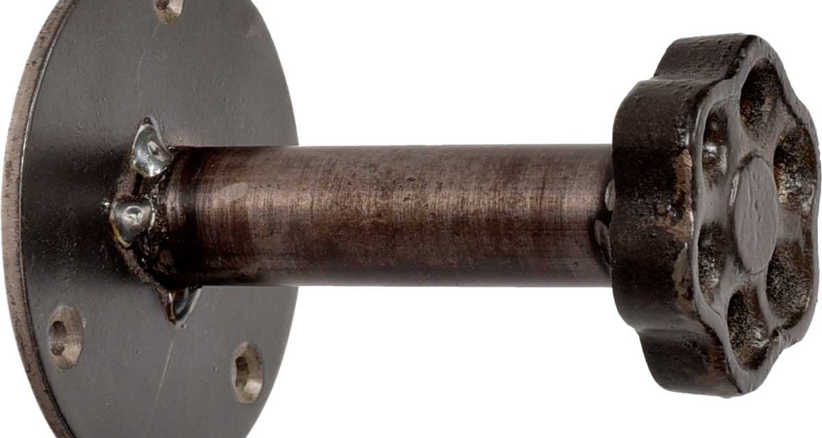 TRADEMARK LIVING Knag i jern – råt og maskulint look