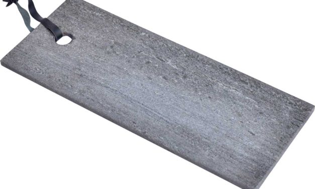 TRADEMARK LIVING Skærebræt i smuk grå marmor – med læder strop
