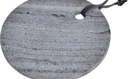 TRADEMARK LIVING Skærebræt i smuk grå marmor – rundt med læder strop