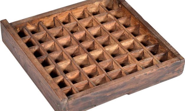 TRADEMARK LIVING Skøn gammel sættekasse – small