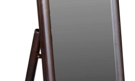 TRADEMARK LIVING Spejl i et enkelt cool design