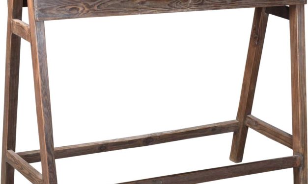 TRADEMARK LIVING Stor buk i rustikt genbrugstræ