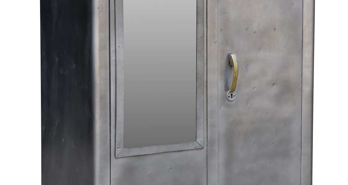 TRADEMARK LIVING Råt jernskab med spejl