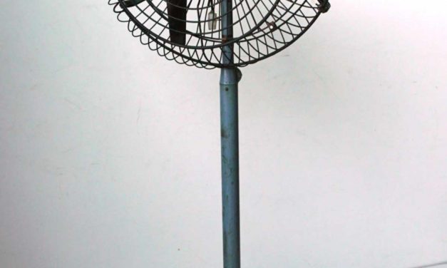 TRADEMARK LIVING gammel gulv ventilator – blå/grå