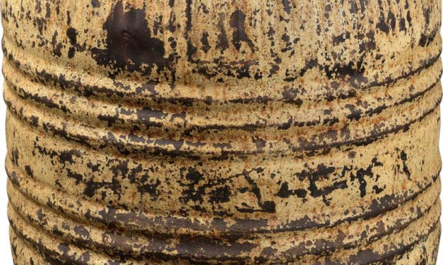 TRADEMARK LIVING Stor gammel jerntønde med låg – jern og cream