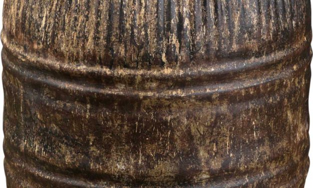 TRADEMARK LIVING Stor gammel jerntønde med låg – jern og mørk cream