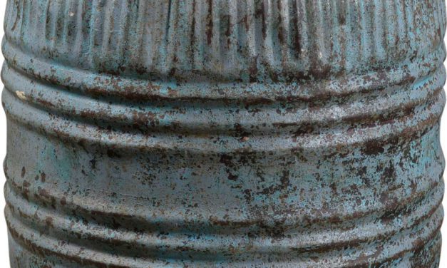 TRADEMARK LIVING Stor gammel jerntønde med låg – jern og blå