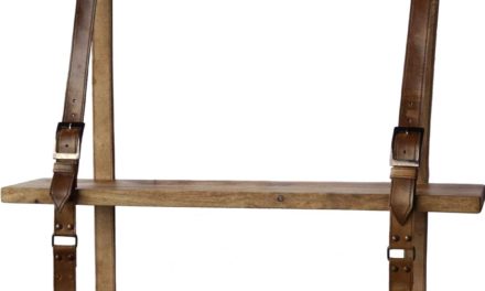 TRADEMARK LIVING 2 træhylder med bred rå læderrem