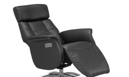 Firenze 3 lænestol – sort kunstlæder, m. indbygget motorbetjent skammel
