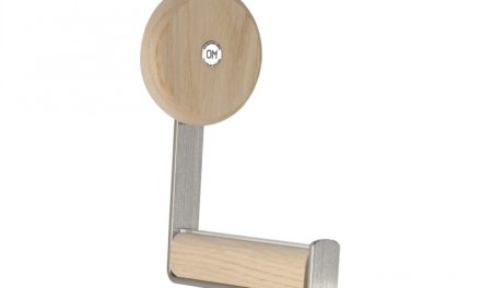 FURBO Ewo – knage i slebet stål og træ hvid lak – hvidpigmenteret eg