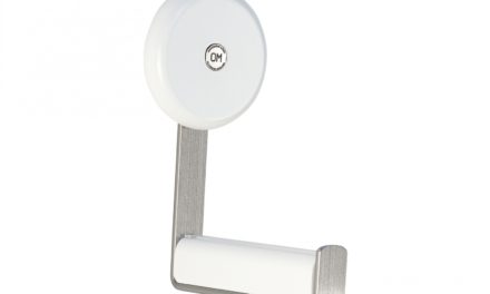 FURBO Ewo – knage i slebet stål og træ Hvid lak – birk