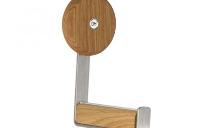 FURBO Ewo – knage i slebet stål og træ Lakeret eg